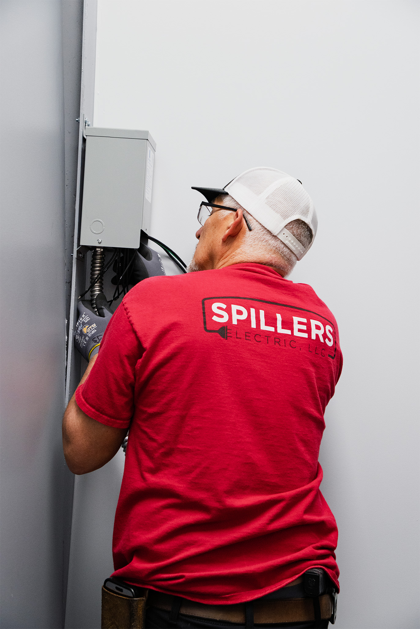 Licensed commercial electrician serving Burleson, Fort Worth, and DFW businesses